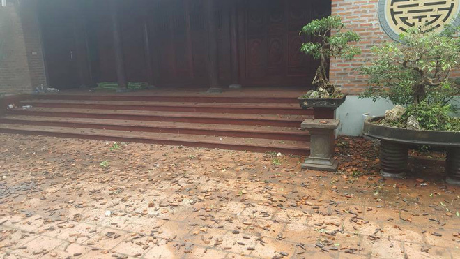 Bất chấp nguy hiểm, hàng trăm người dân hiếu kì kéo đến xem hiện trường vụ nổ kinh hoàng ở Bắc Ninh Bất chấp nguy hiểm, hàng trăm người dân hiếu kì kéo đến xem hiện trường vụ nổ kinh hoàng ở Bắc Ninh